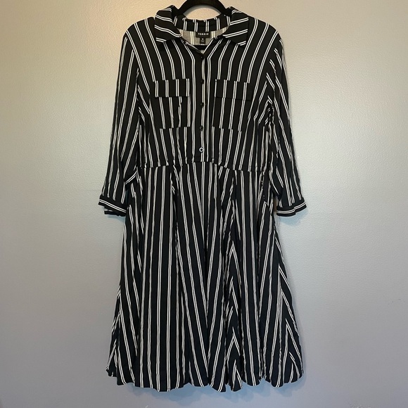 Torrid | Navy & White Stripe Georgette Midi Button Up Shirt Dress sz O - Picture 2 of 13